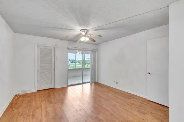 Unit 267 photo 47