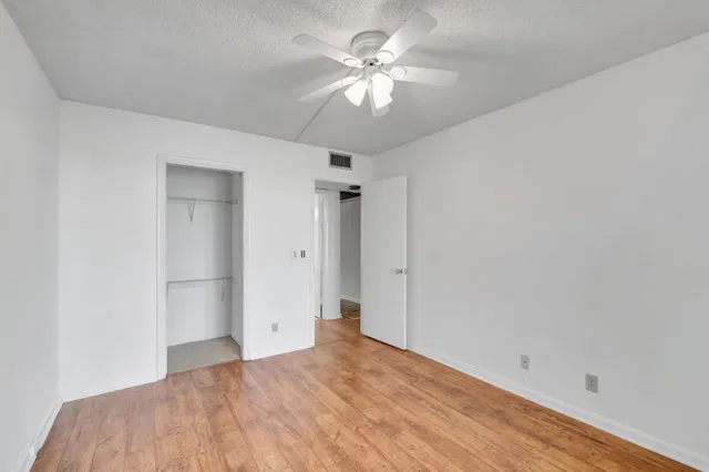 Unit 267 photo 52