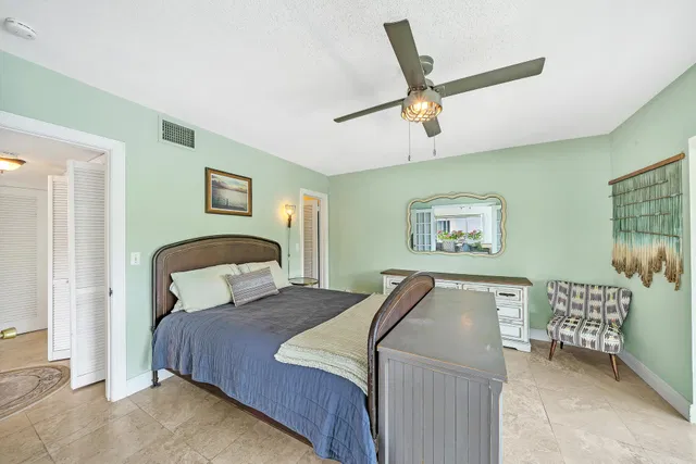Unit 4120 photo 15