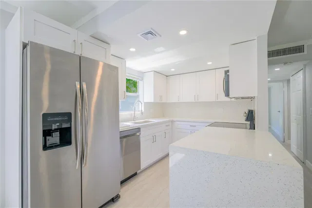 Unit 633 photo 5