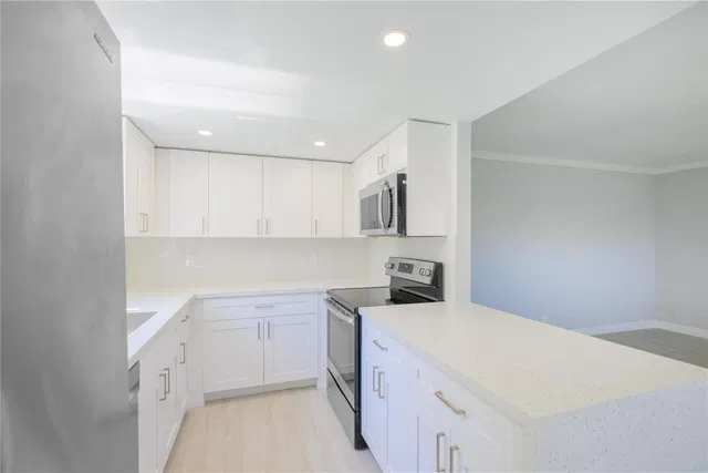 Unit 633 photo 6