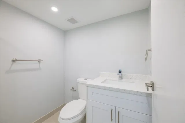 Unit 633 photo 13
