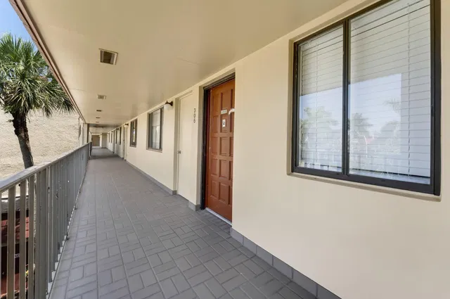 Unit 306 photo 3