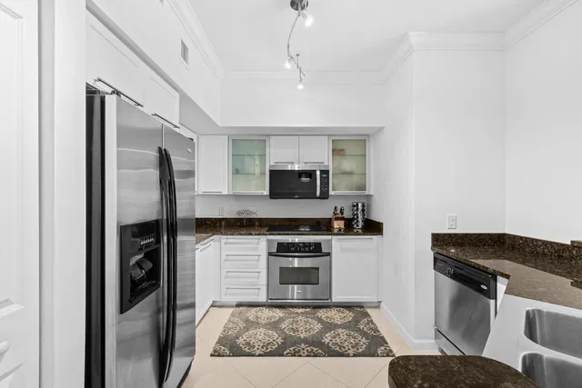 The Astor Unit 415 photo 10