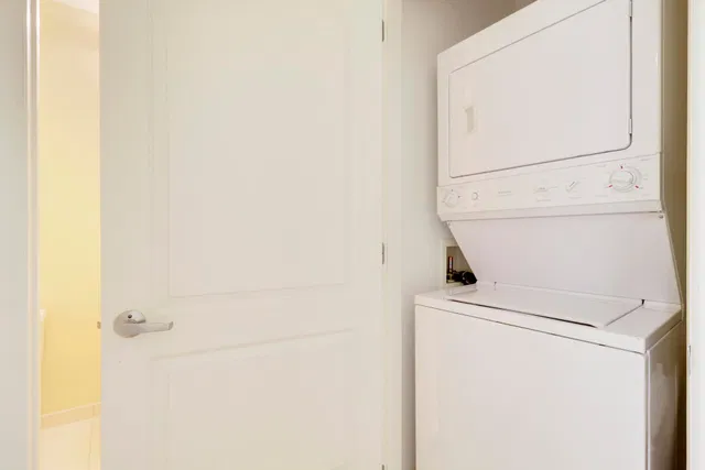 One City Plaza Unit 408 photo 3