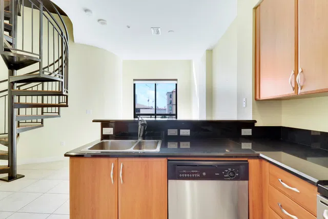 One City Plaza Unit 408 photo 8