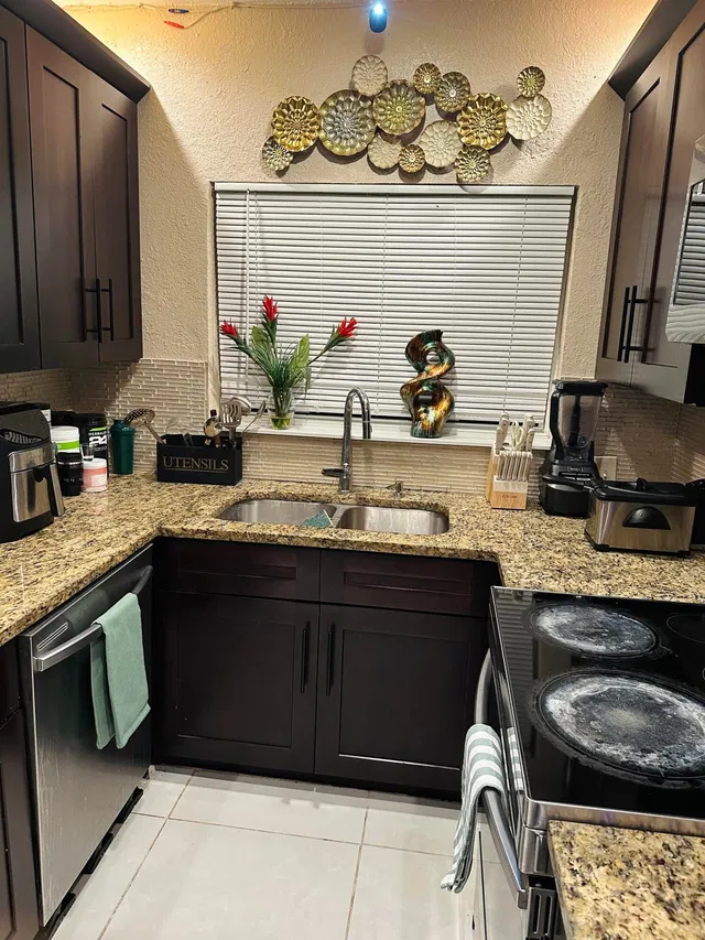 West Palm Beach Residence photo 13