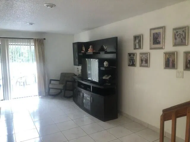  Unit 401 photo 4