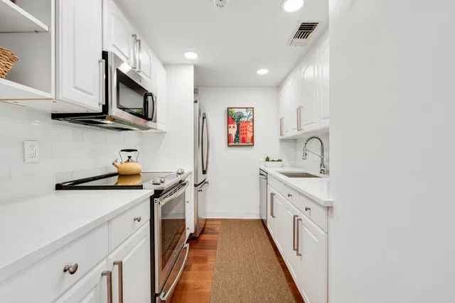 Island House Condos Unit 3e photo 6