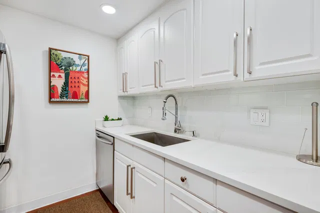 Island House Condos Unit 3e photo 7