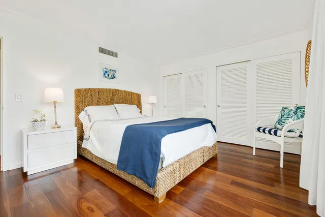 Island House Condos Unit 3e photo 10