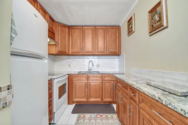 Unit 212 photo 2