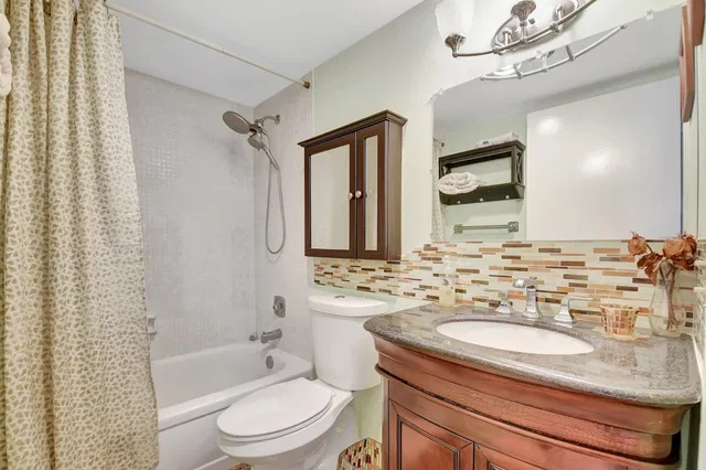 Unit 212 photo 3