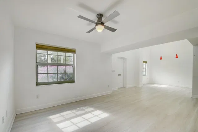 610 Clematis Unit 130 photo 9
