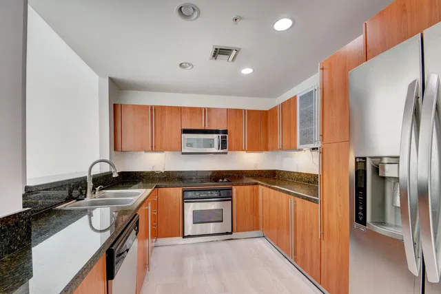 610 Clematis Unit 130 photo 14