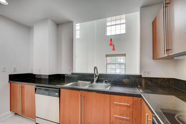610 Clematis Unit 130 photo 15