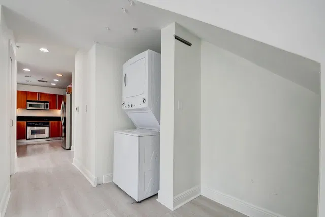 610 Clematis Unit 130 photo 17