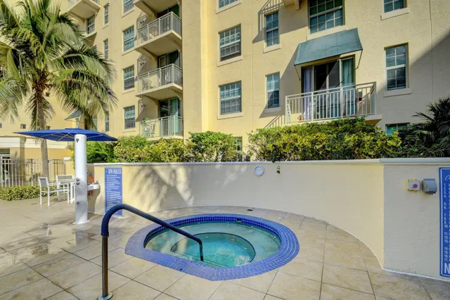 610 Clematis Unit 130 photo 29