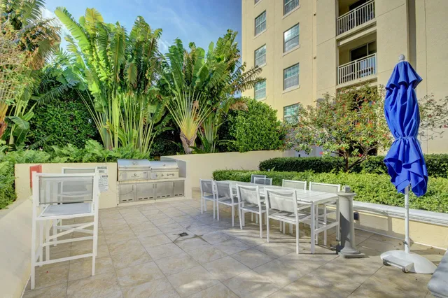 610 Clematis Unit 130 photo 30
