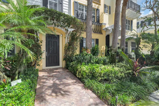 Magnolia Court Residence photo 2