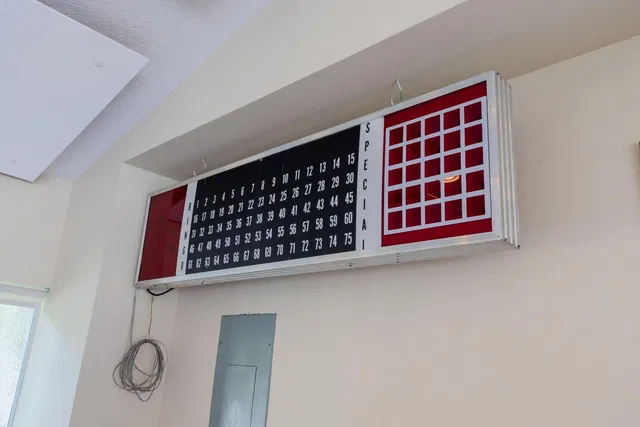 Unit F6 photo 17