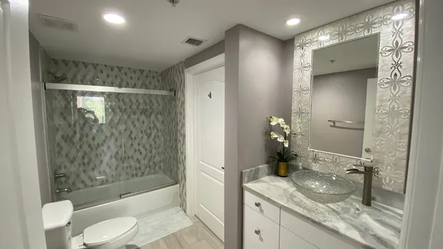 Unit 104 photo 14