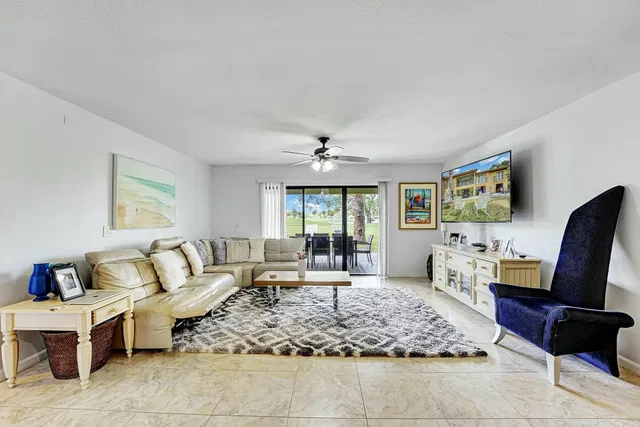 Residence photo 5