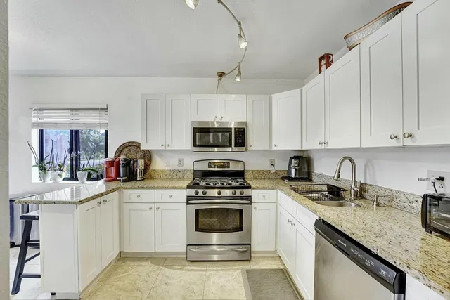 Residence photo 14
