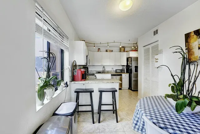 Residence photo 15
