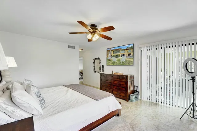 Residence photo 16