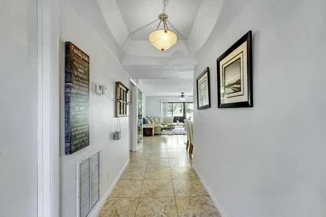 Residence photo 24