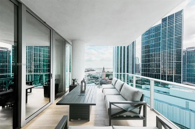Paramount Miami Worldcenter 2111