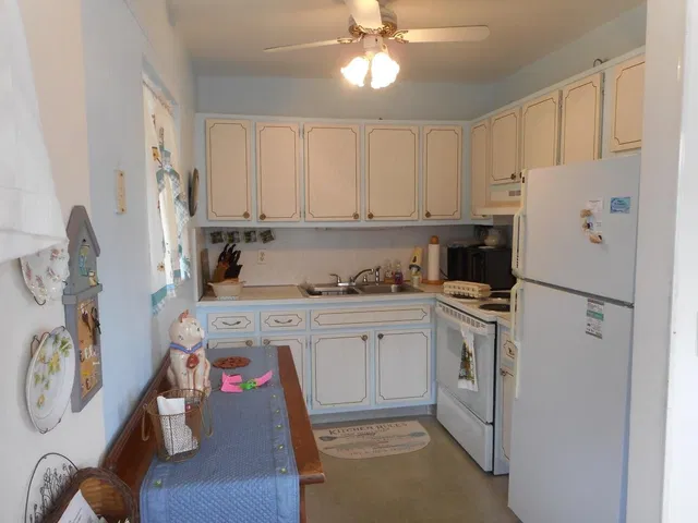 Unit 106 photo 9