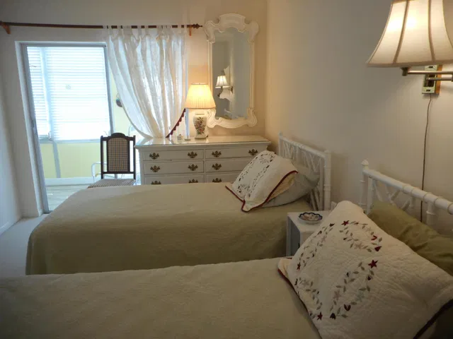 Unit 106 photo 11
