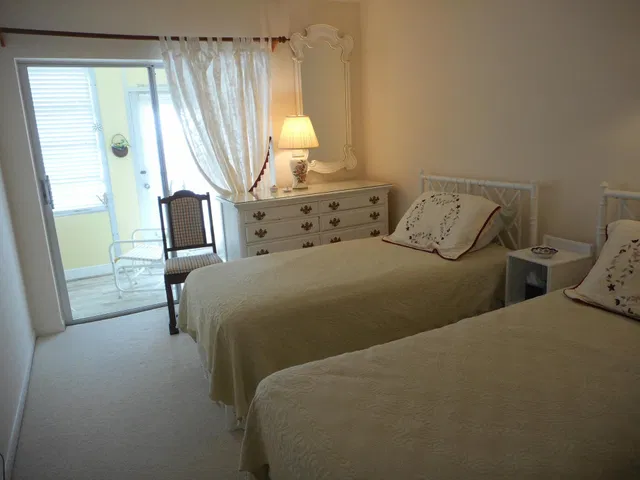 Unit 106 photo 12