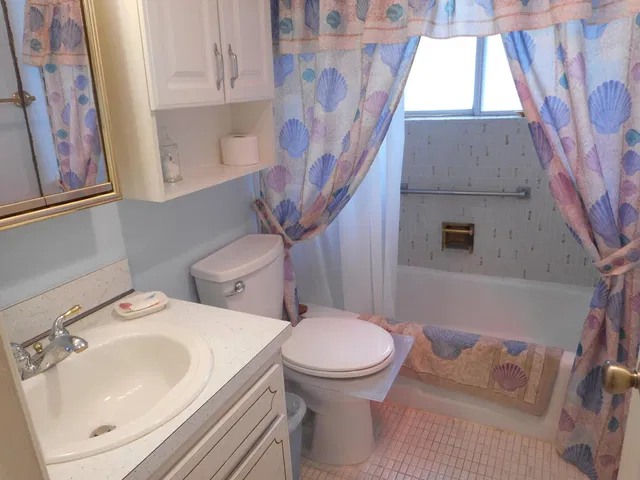 Unit 106 photo 14