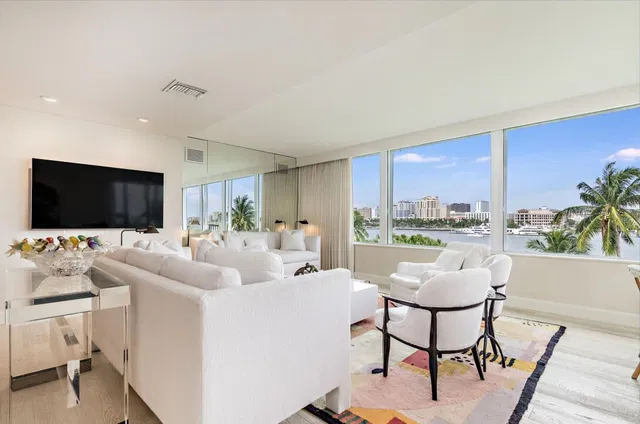 Palm Beach Towers, Palm Beach Unit 320b photo 2