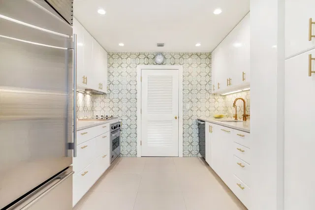 Palm Beach Towers, Palm Beach Unit 320b photo 6