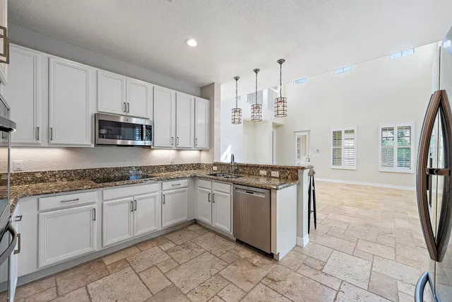 Canterbury Place Residence photo 11