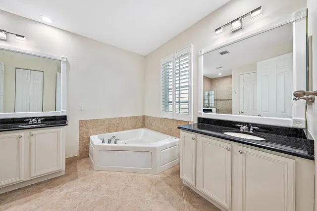 Canterbury Place Residence photo 16