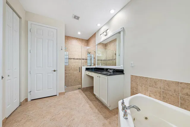 Canterbury Place Residence photo 17