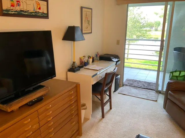 Residence photo 8