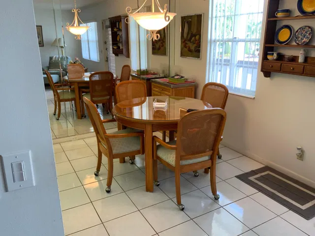 Residence photo 17