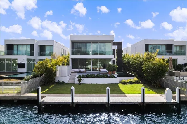 1041 W 48th Street, Miami Beach, FL 33140