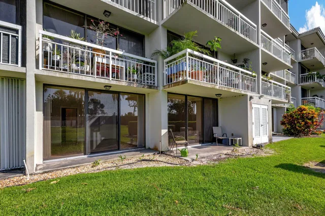 Unit 104 photo 13