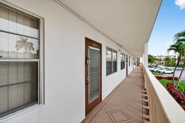 Residence photo 2