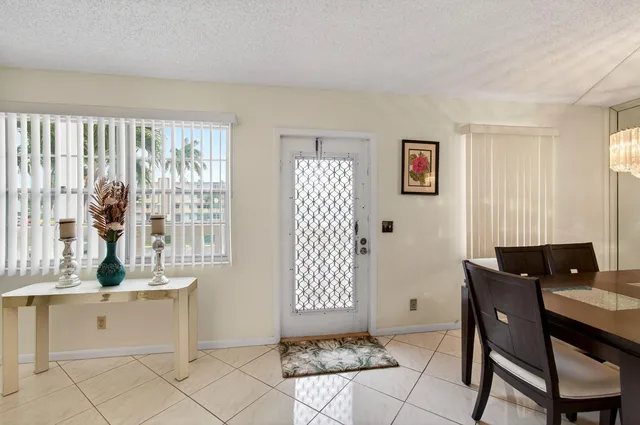 Residence photo 6