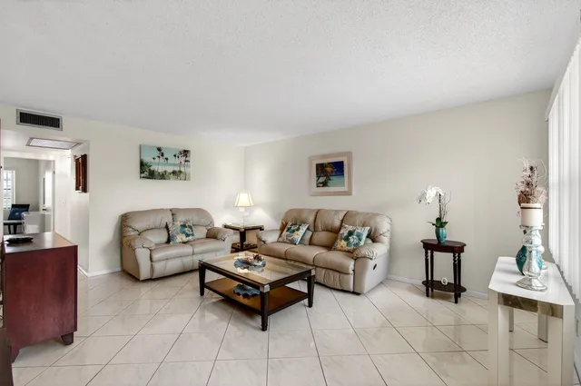Residence photo 8