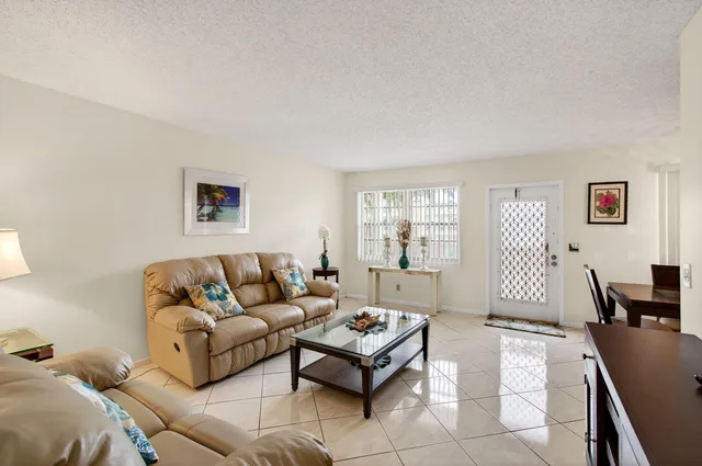 Residence photo 10
