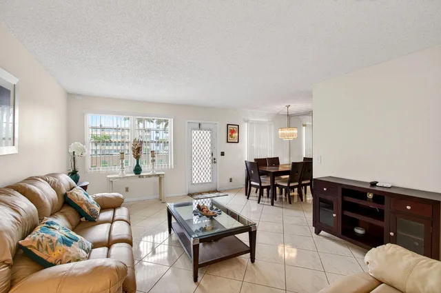 Residence photo 11